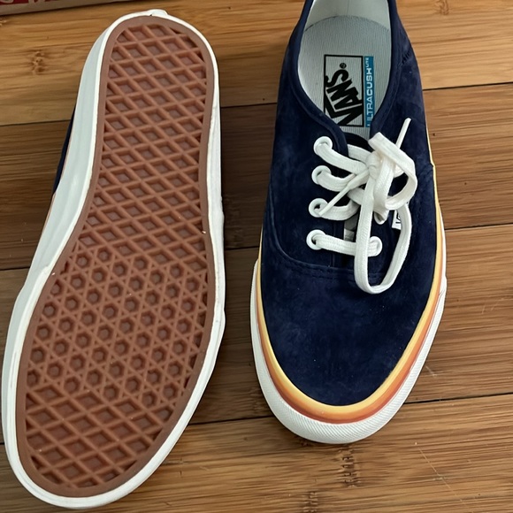 COPY - Womens Vans 7.5 size, Navy suede retro rainbow NWB - Picture 2 of 6